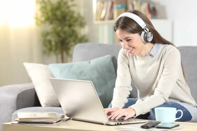 Na czym polega e nauczanie? Odkryj tajniki nauki online i jej zalety Na czym polega e nauczanie? Odkryj tajniki nauki online i jej zalety